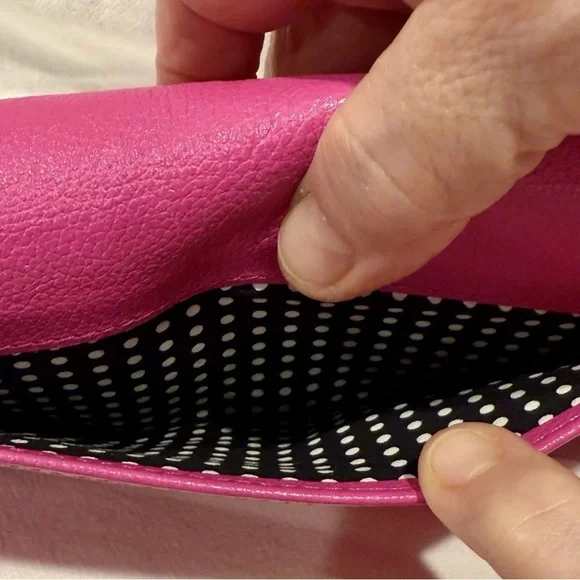 Kate Spade VGUC Bubblegum Pink
Leather VillabellaAve Mara Bow Wristlet
W/COA - Picture 11 of 12